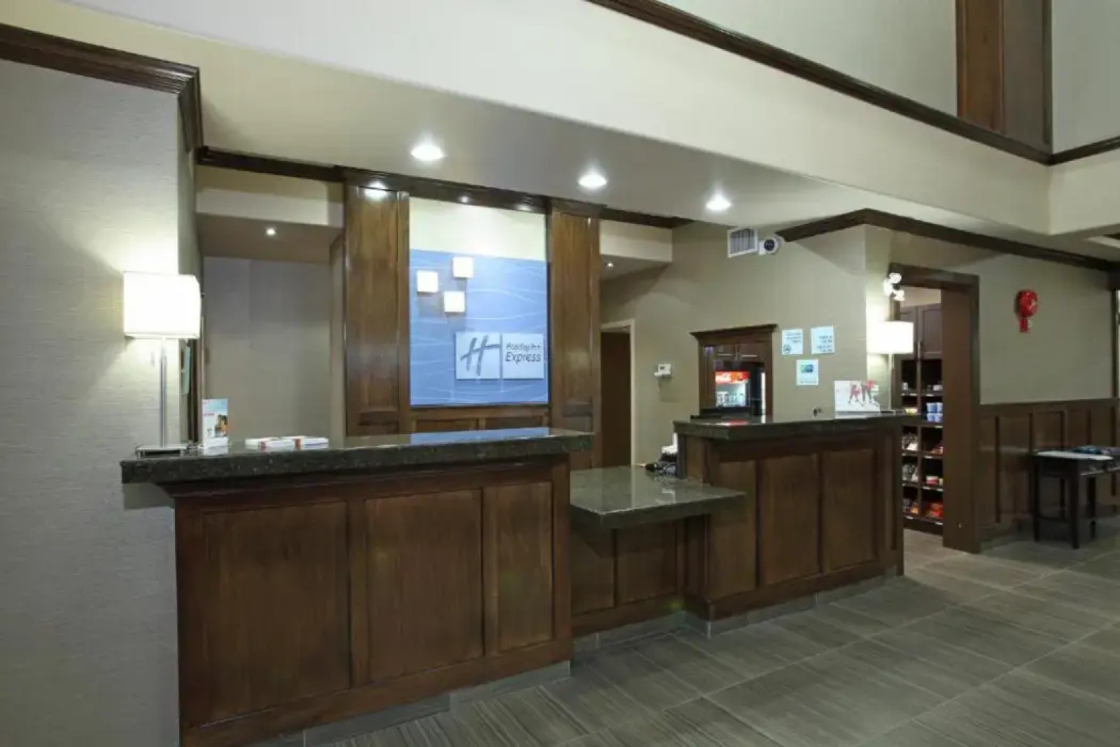 Holiday Inn Express & Suites - Vernon by IHG