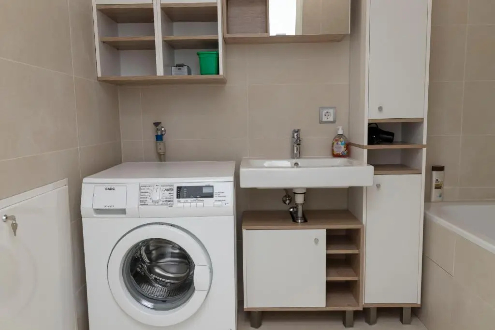 Dream Getaway Apartment with Jacuzzi and Pool