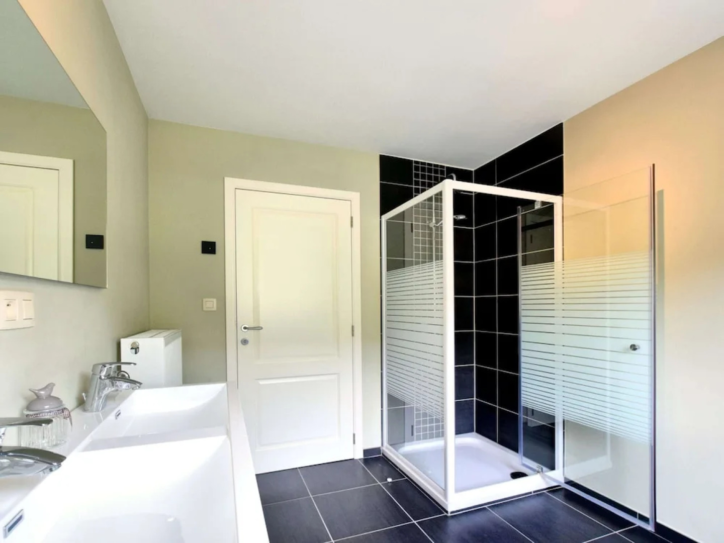 Holiday Home in Hastiere Near Forest