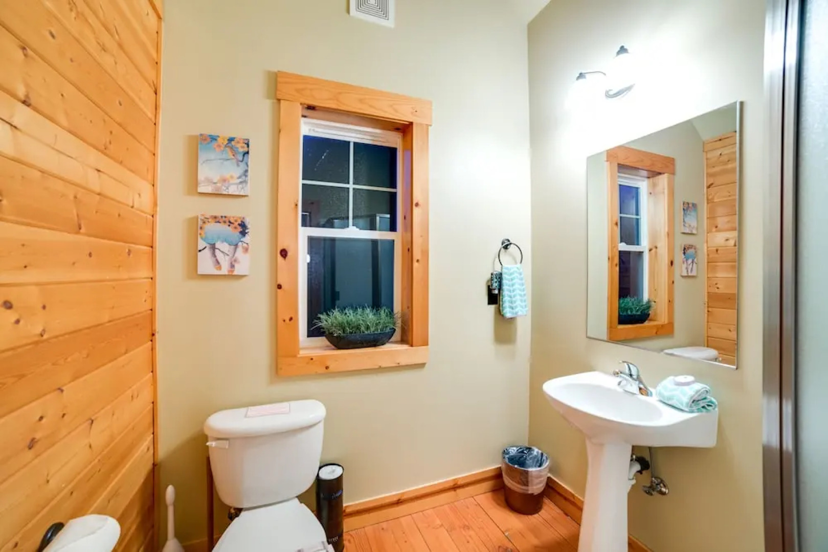 Mt. Baker Lodging Cabin 11 – Hot Tub, BBQ, Sleeps 6! by MBL