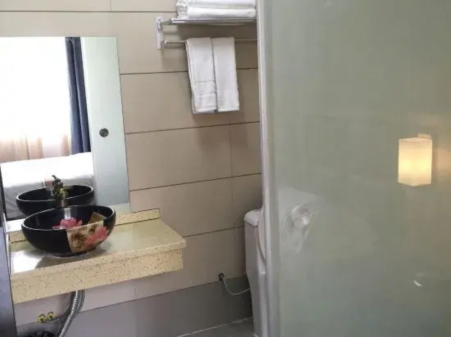 Aiwu Inn Daxin County Detian Waterfall