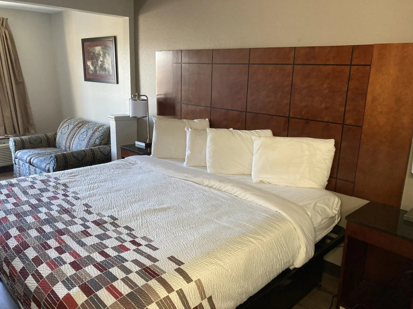 Red Roof Inn & Suites Fayetteville - Fort Bragg