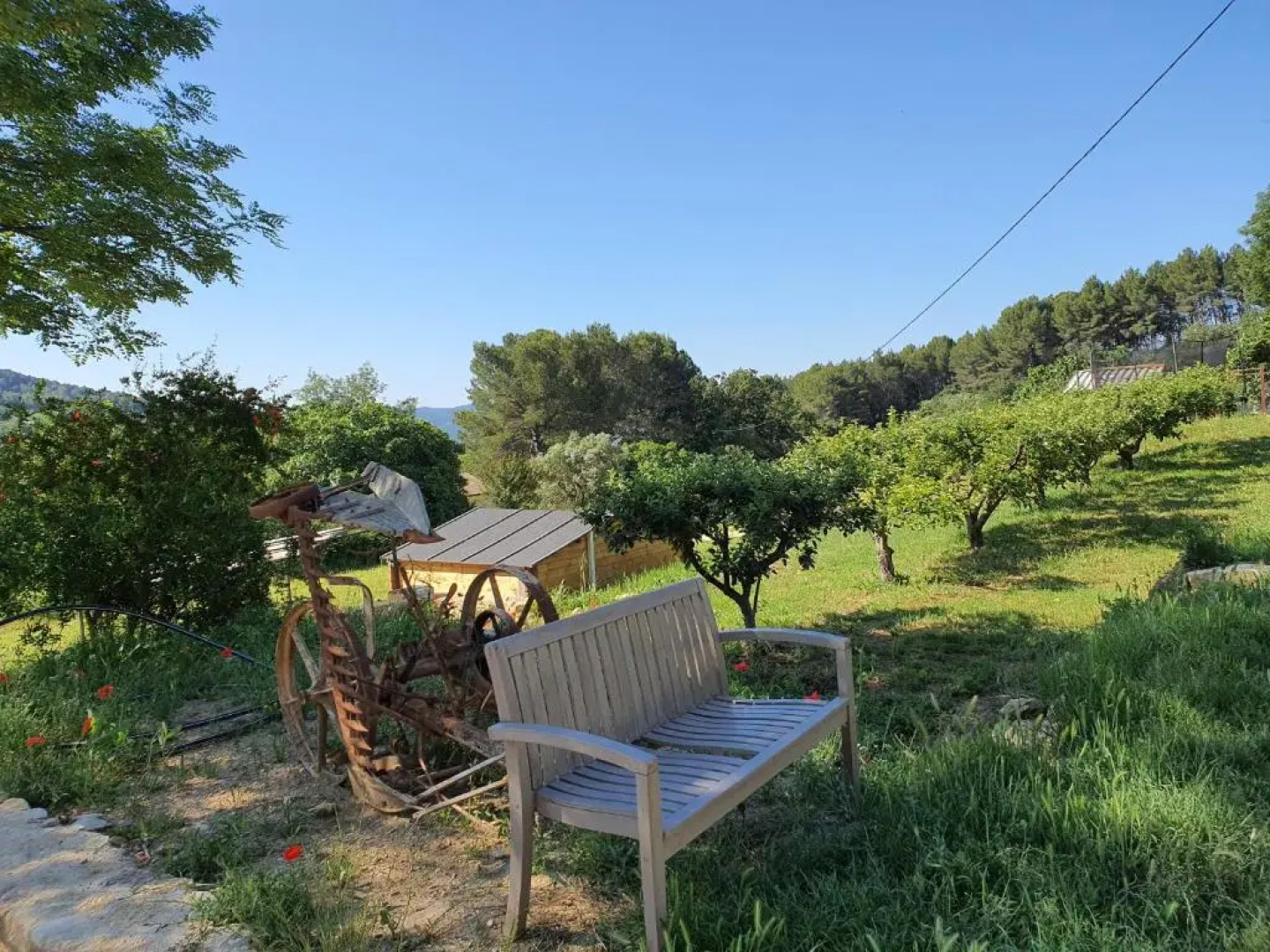 petit chalet insolite "vie en plein air" Bastide Bellugue maison d'hôtes reseau Bienvenue à la ferme à 3 mn de lourmarin