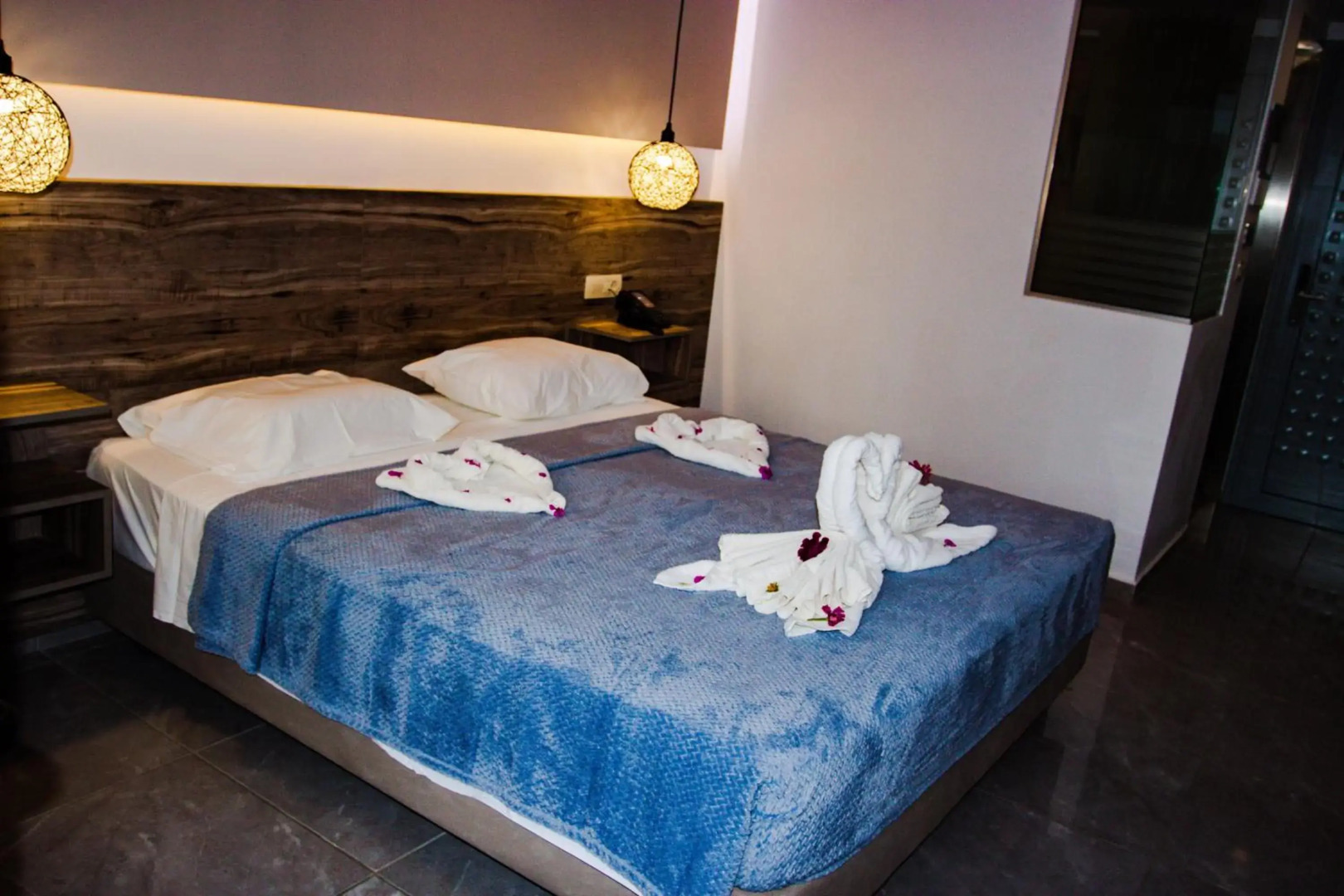 Sunshine Hotel and Apartments