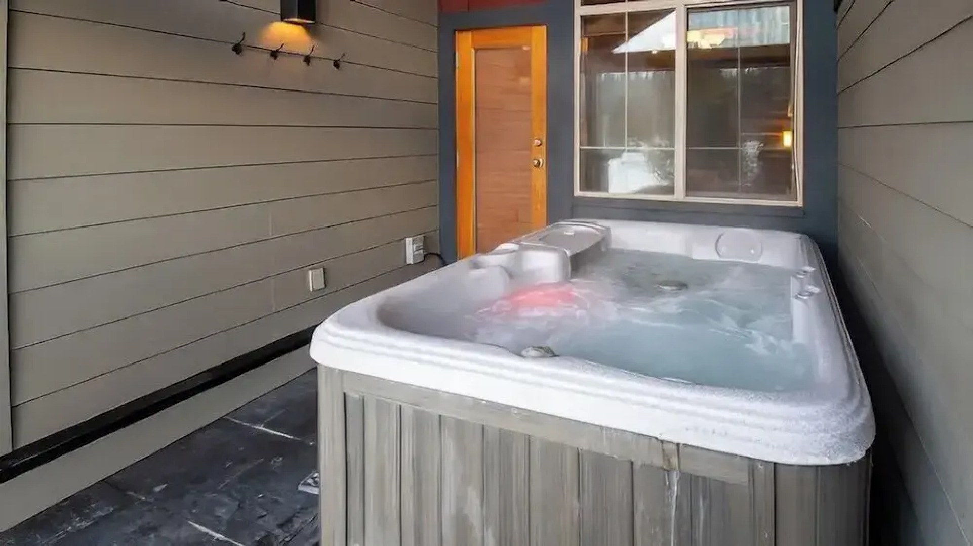 Pinnacle Ridge Chalets by Fernie Lodging