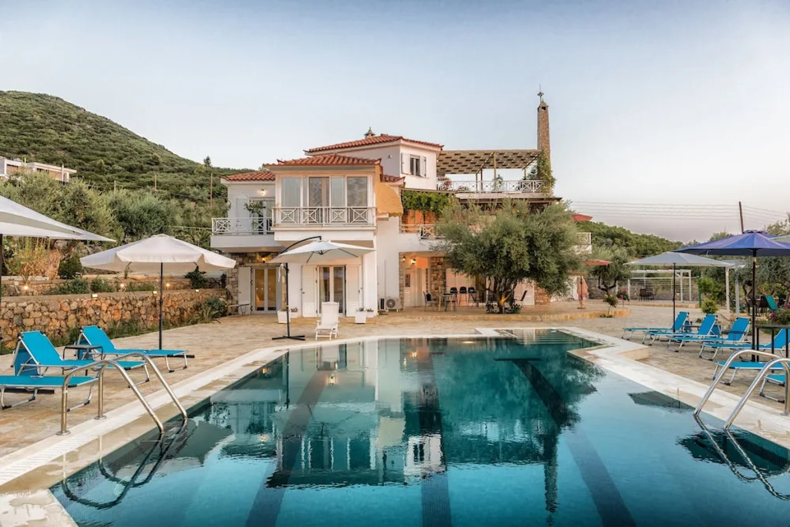 Home Love Stone House by the Pool Near the sea