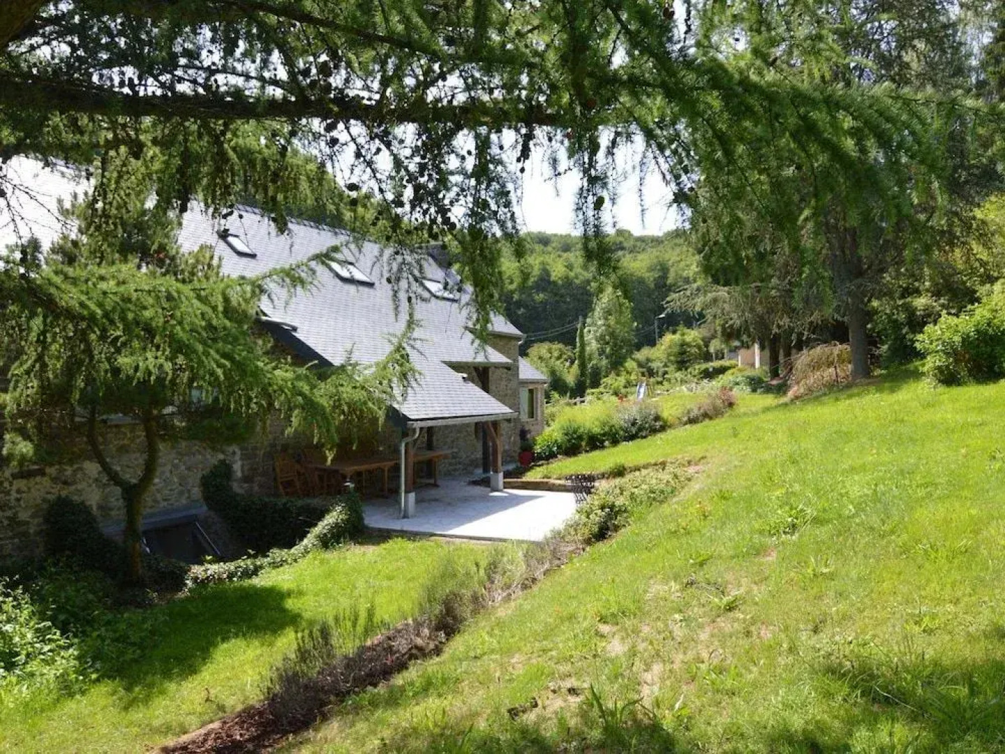 Luxurious Farmhouse Near Forest in Anhee