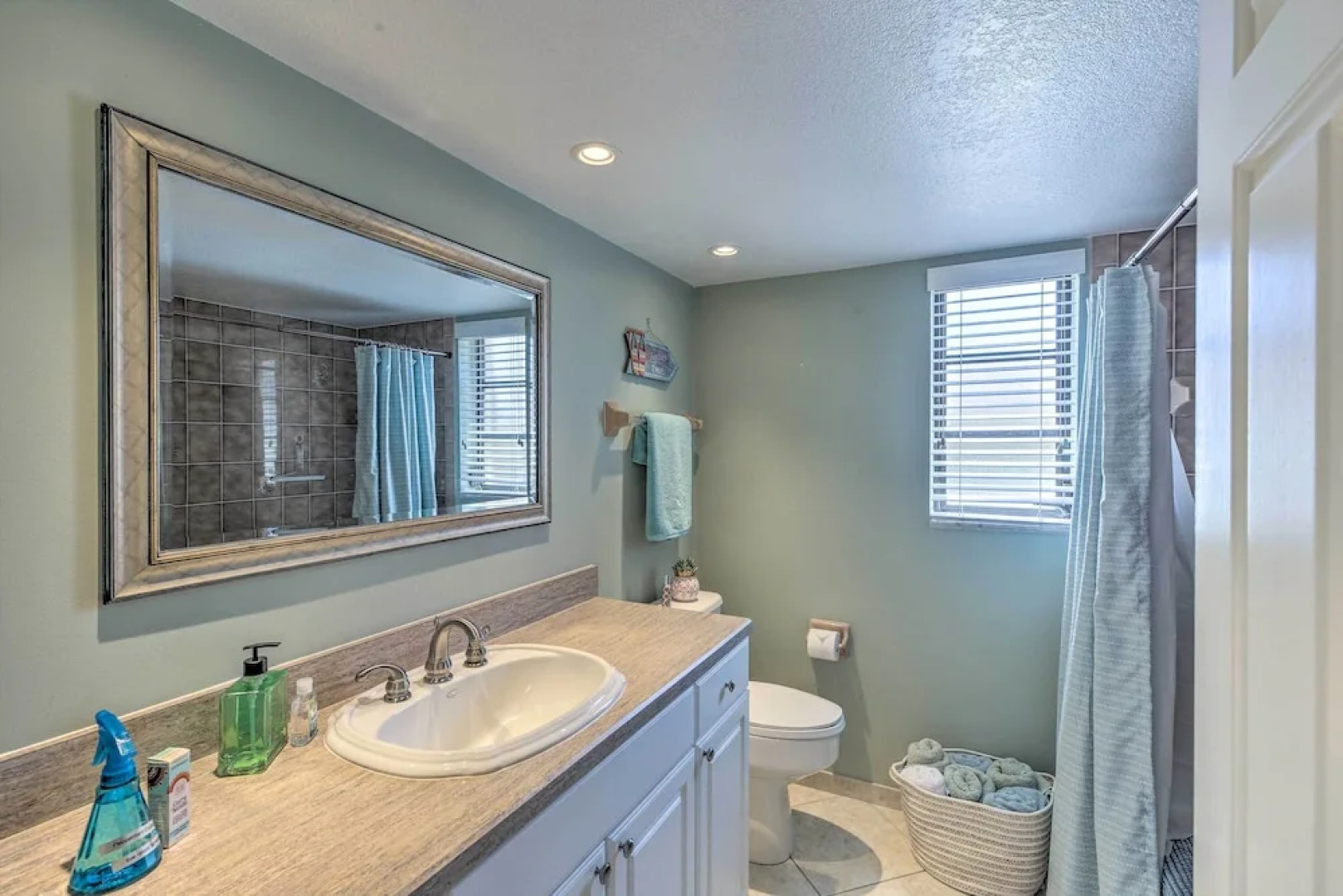 Waterfront Condo w/ Dock - Walk to Fishermens!