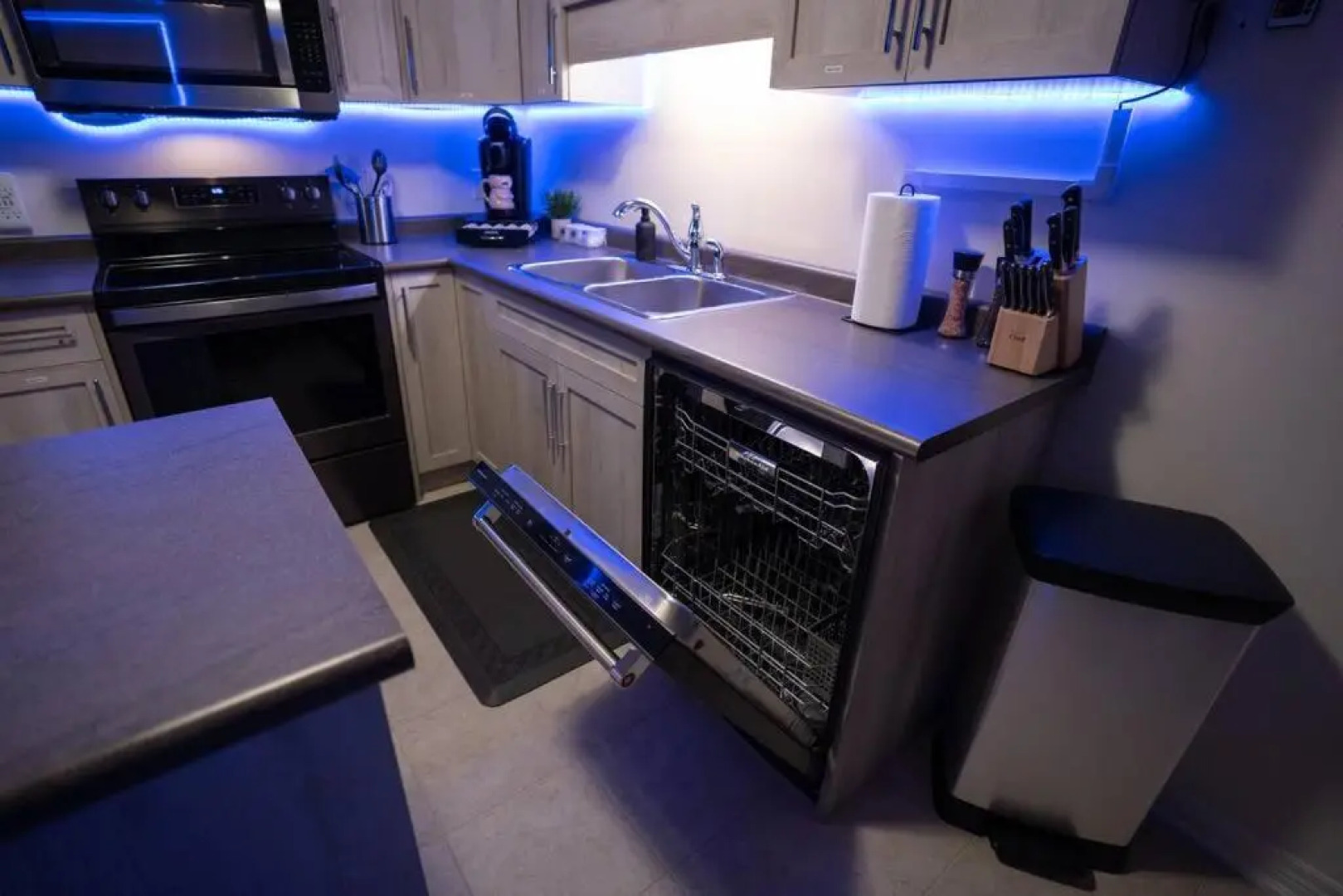 8 BEDS The Central - 15 Mins To The Falls