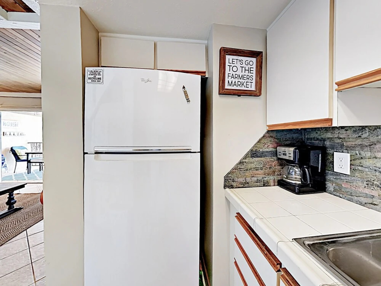 Lower Honoapiilani Condo Unit #404 2 Bedrooms 2 Bathrooms Condo