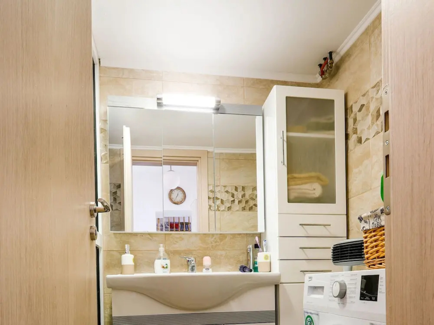 Simplistic Holiday Home in Oinousses with Balcony