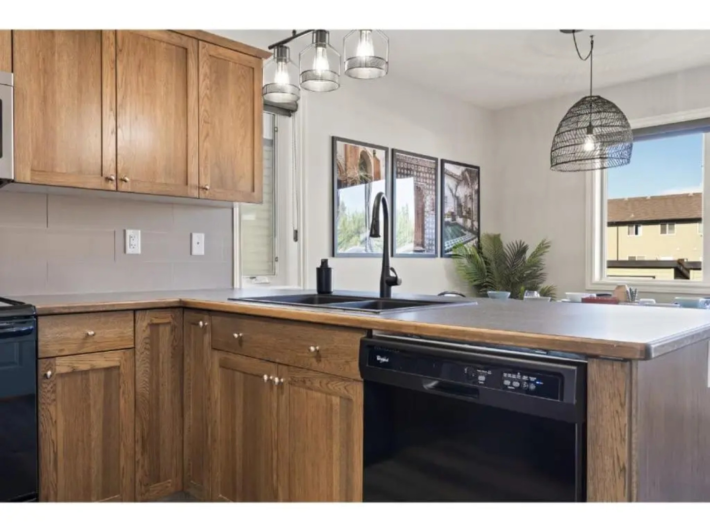 The Saturday I Sleeps 16 I BBQ & Patio I Fire Pit