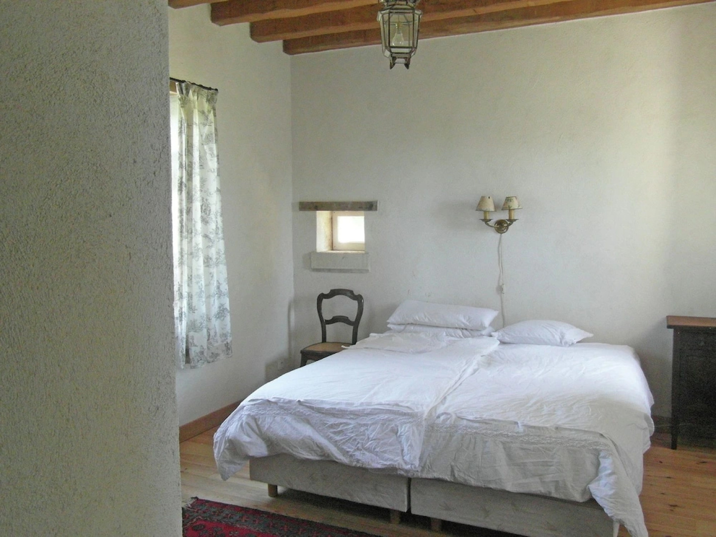 Charming and Private Castle on Four Hectares, With River, sun Terrace and Views