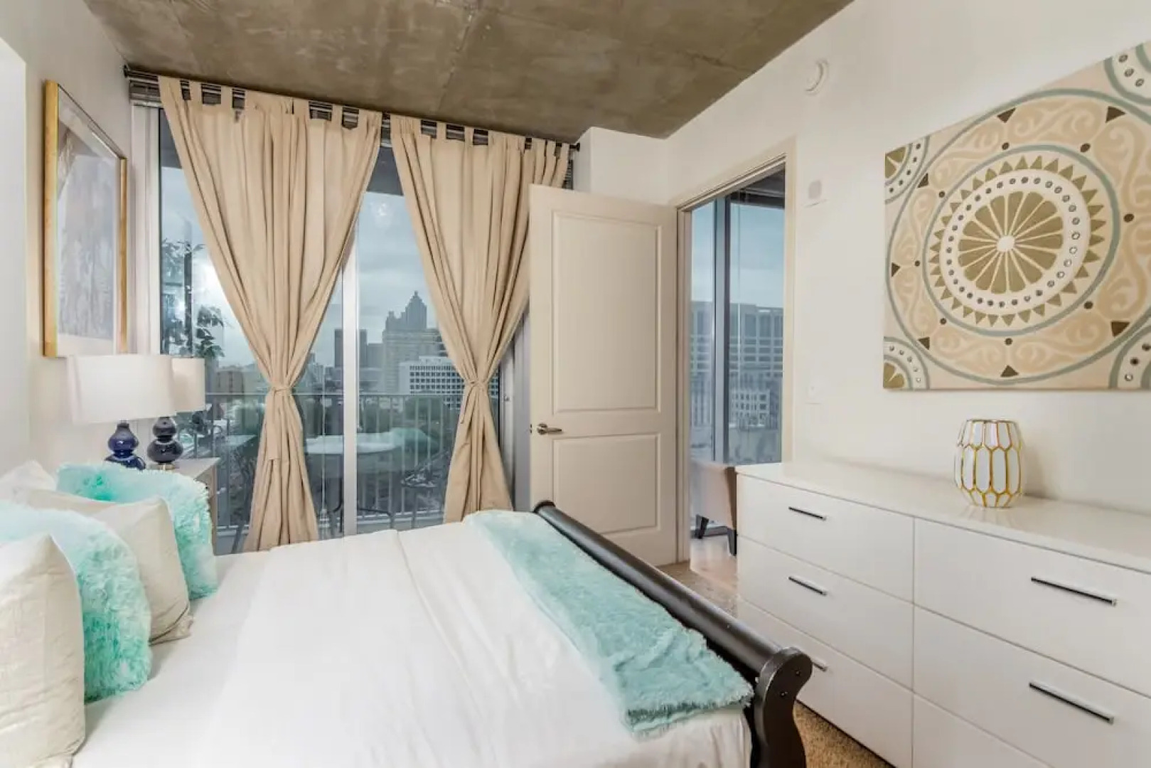 CHIC COLLECTION by NOHOTEL on 6th Street