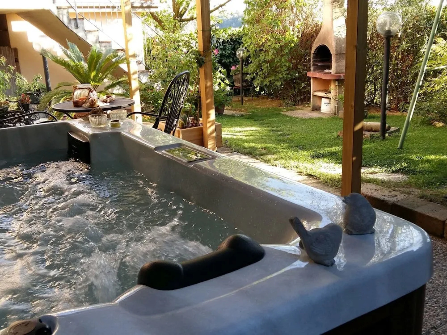 Cozy Holiday Home with a Jacuzzi in Montopoli