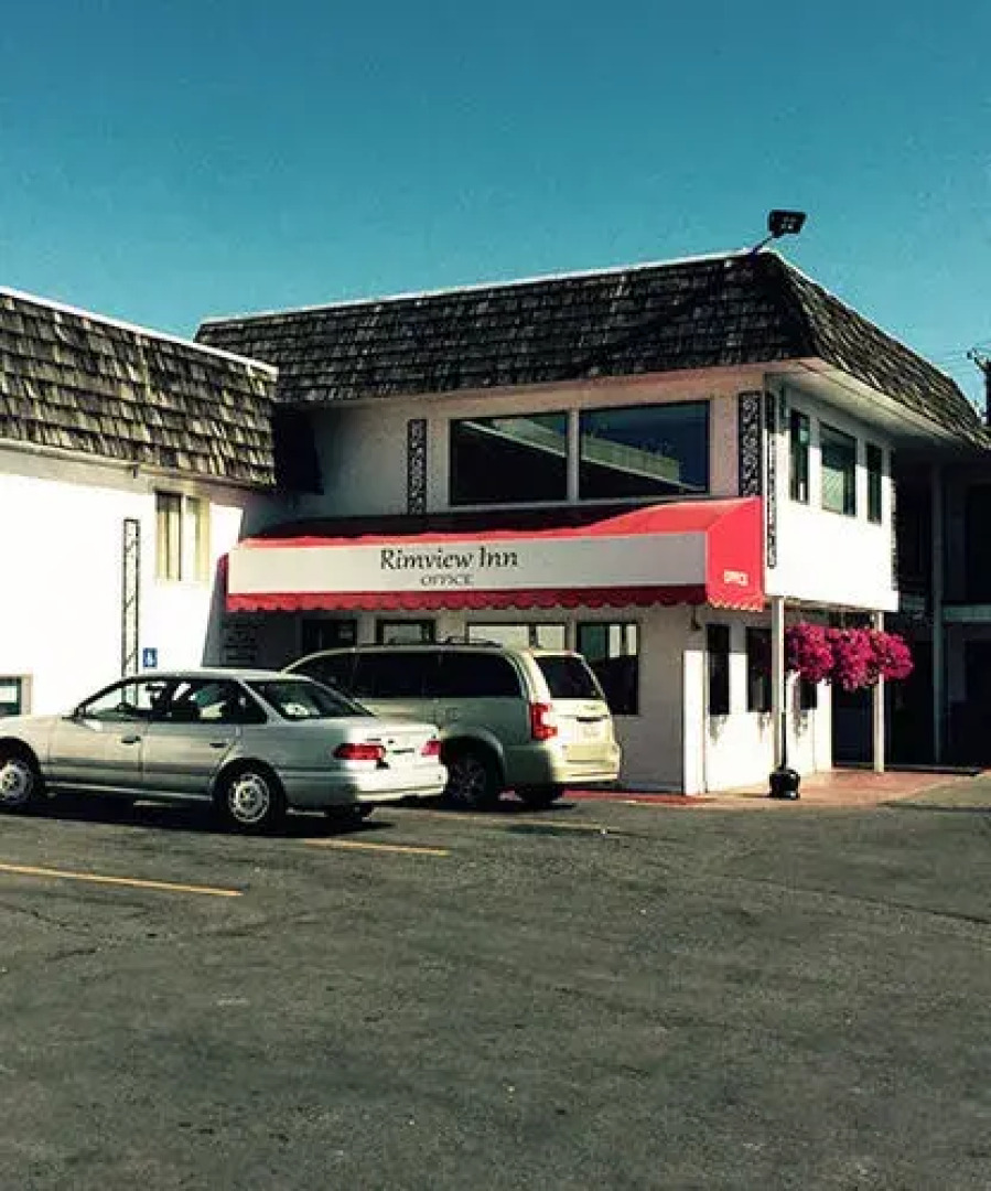 Westwoods Rimview Inn