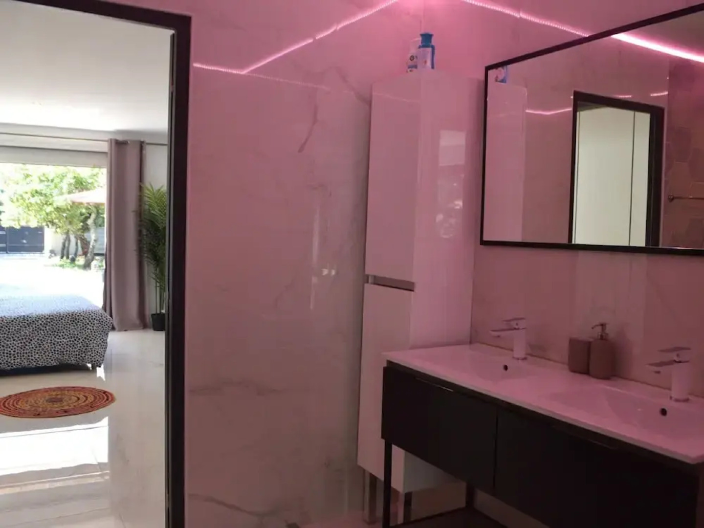 Modern Holiday Home With Private Pool and Garden