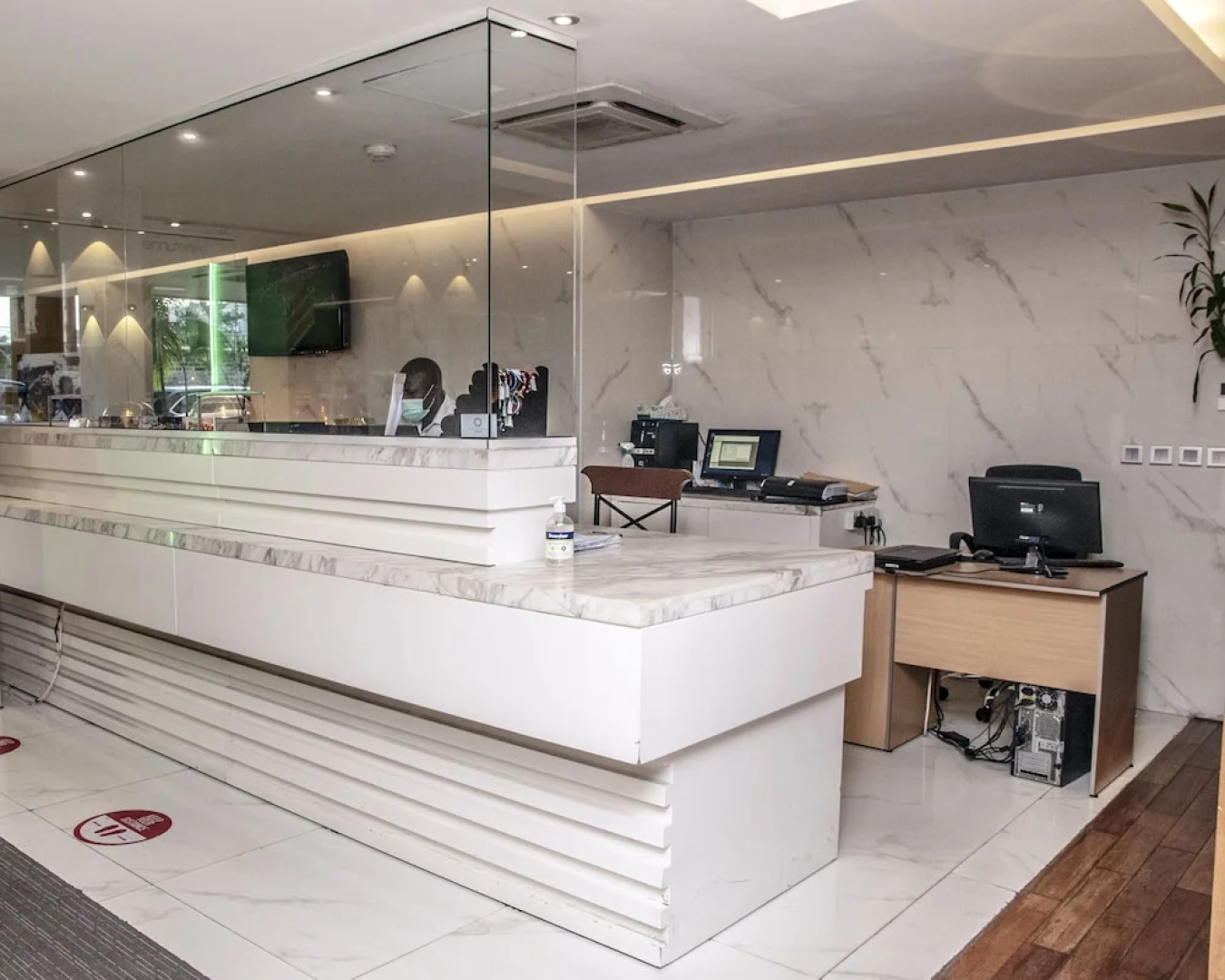 Maroko Bayshore Suites