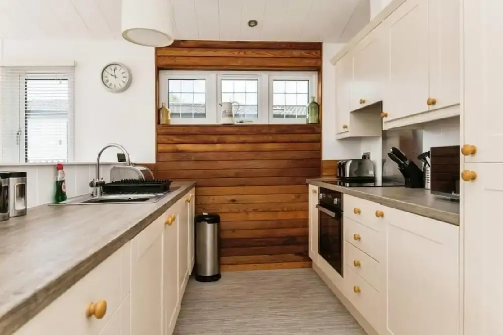 Lodge Sleeps 6 With Private Hot Tub