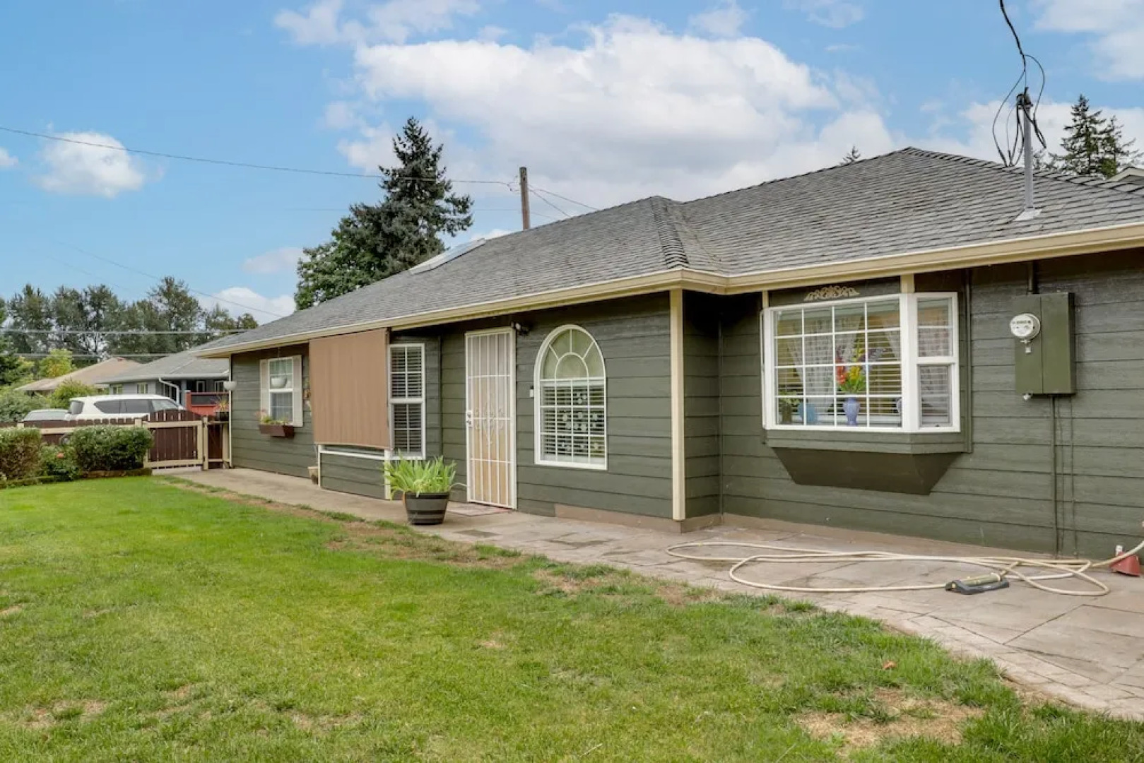 Salem Getaway w/ Hot Tub Near Parks & Boating!