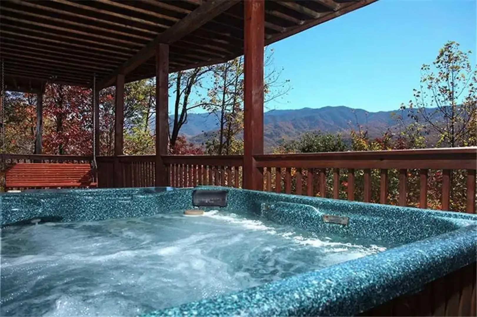 On Eagles Wings 2 Bedroom Mountain View Home with Hot Tub
