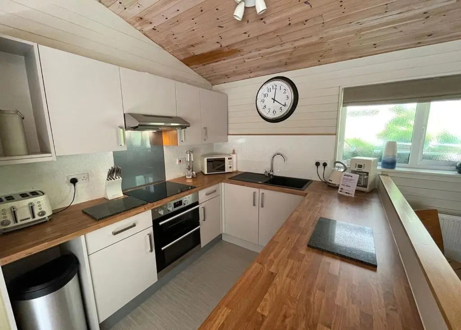 Ivyleaf Combe Lodges