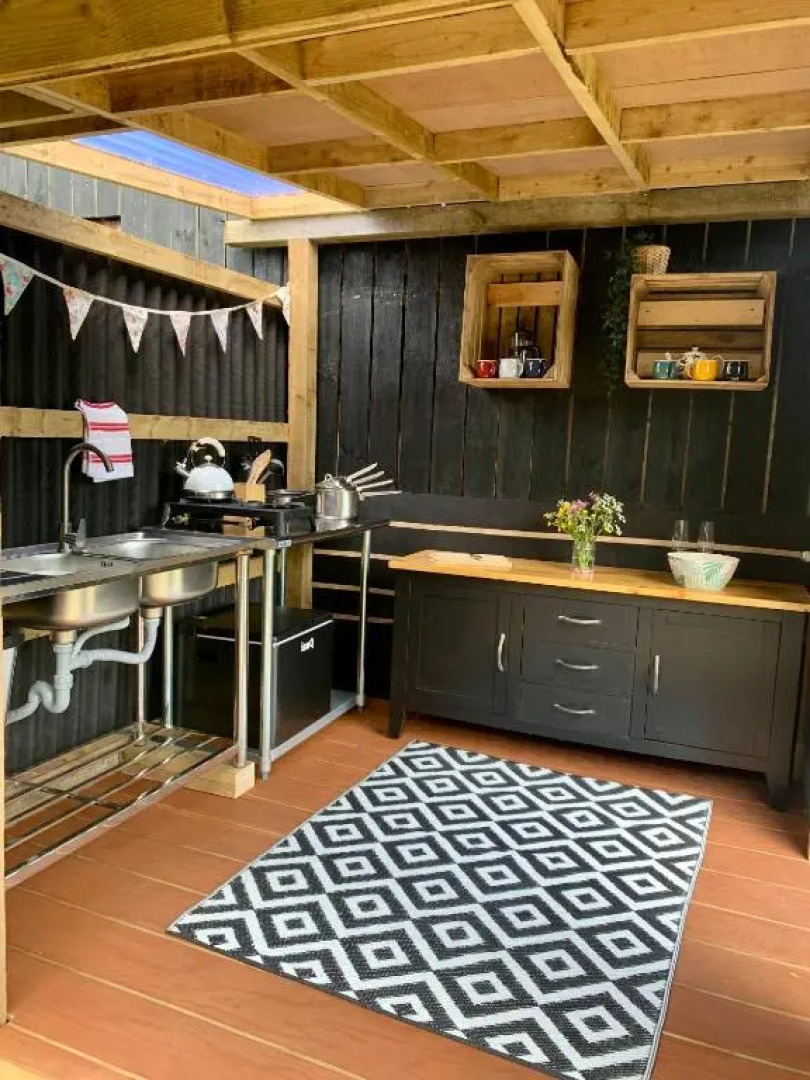 Tregantle Farm Eco Glampsite Super Safari Cabin