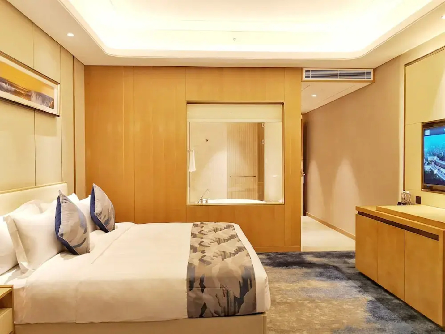 Ramada Plaza Dongxing City Center