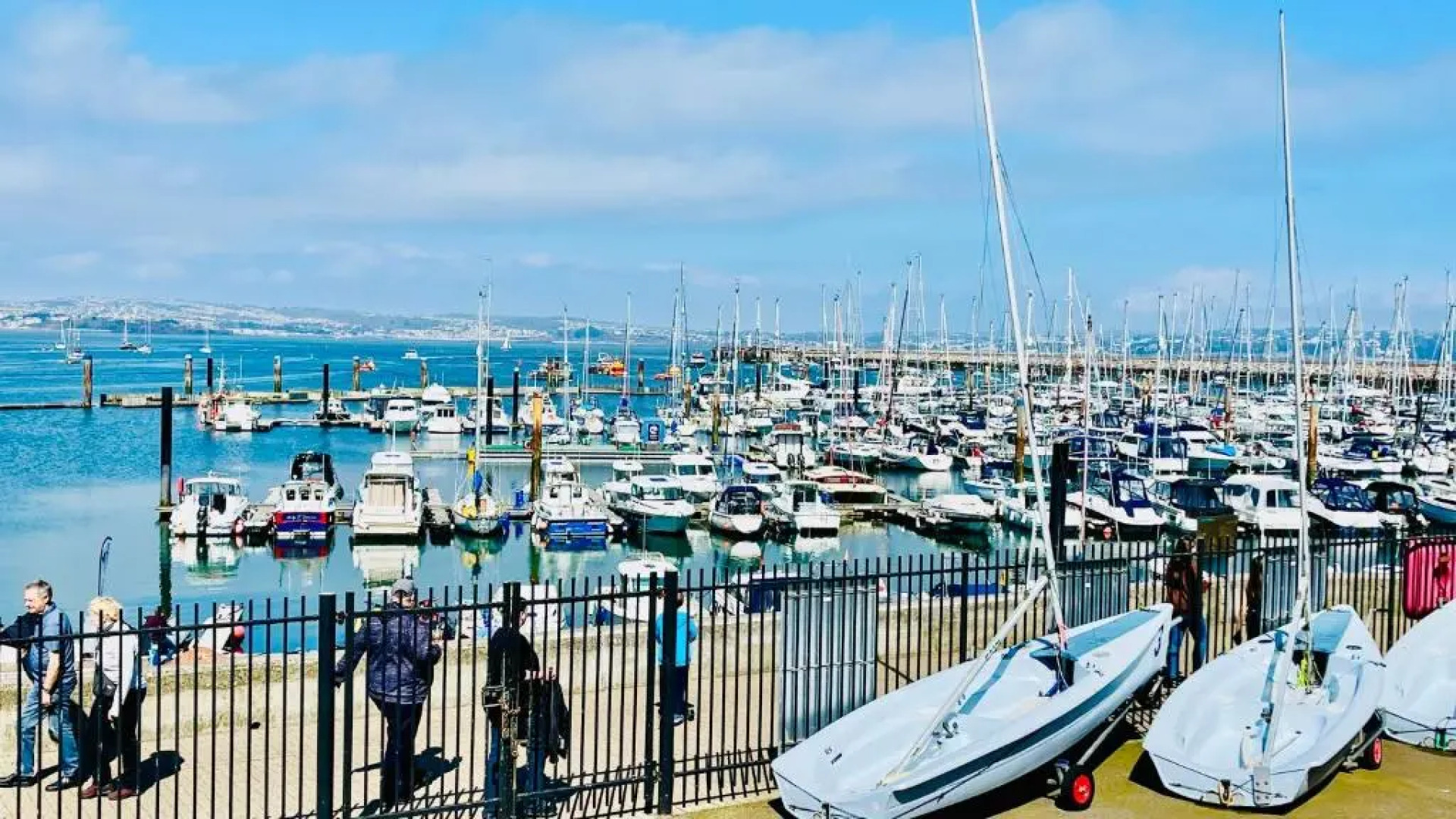 Fourways - Stylish 3-storey Townhouse With Gardens