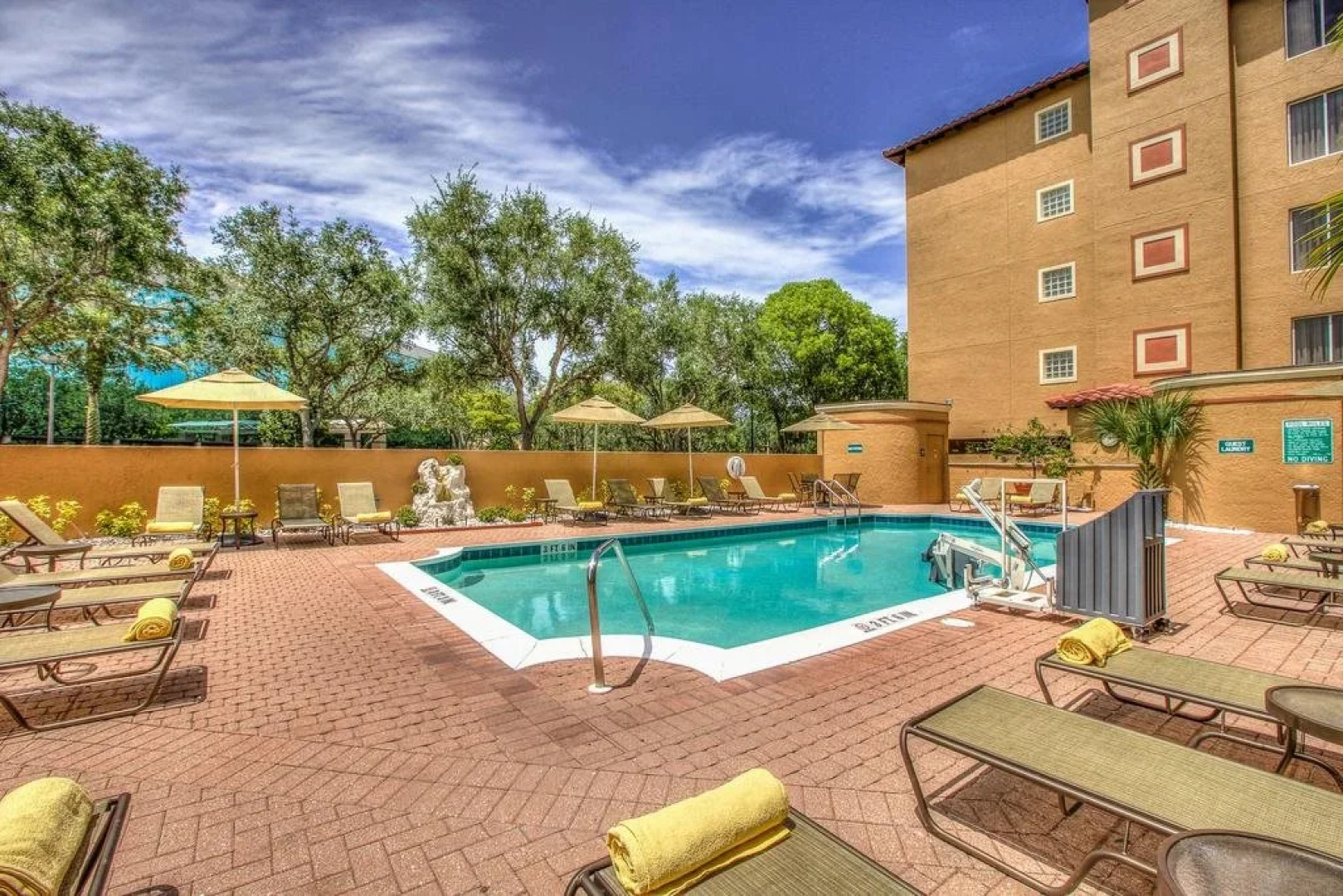 Inn of Naples, Tapestry Collection by Hilton