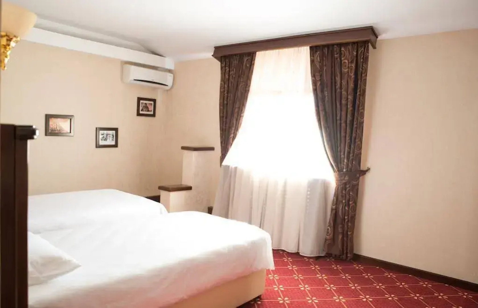 Pensiunea La Plopii Fara Sot