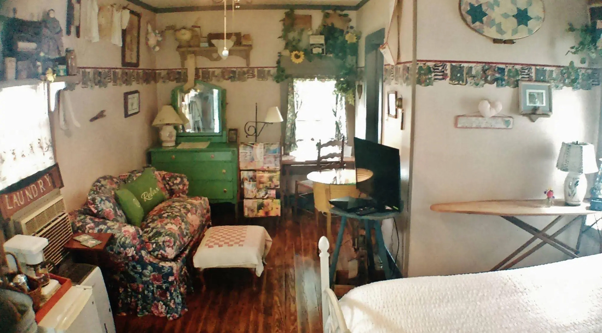 Maple Leaf Cottage Inn