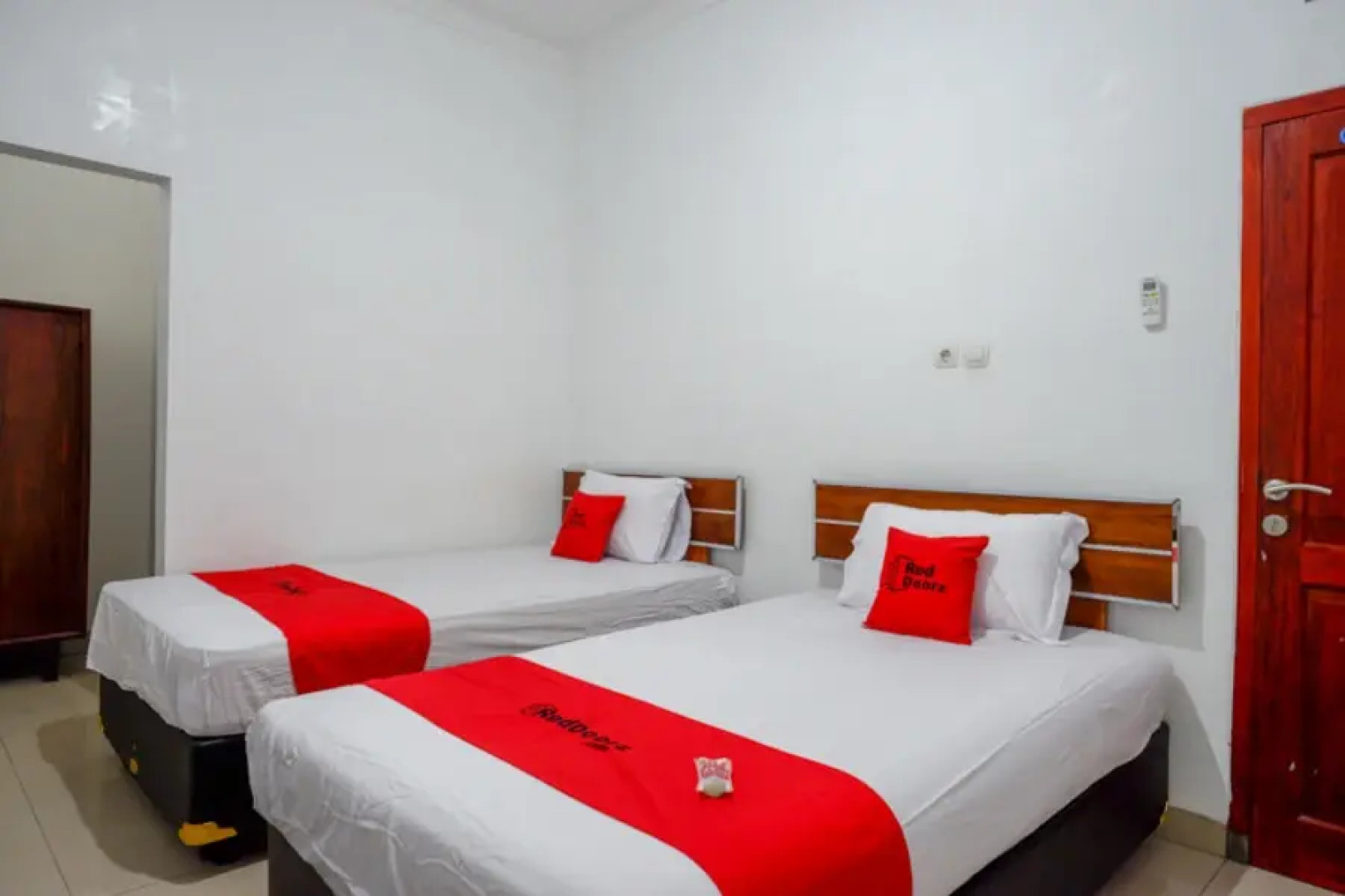 RedDoorz Syariah near Universitas Muhammadiyah Surakarta