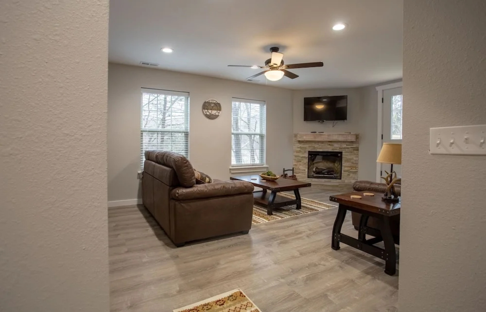 Whispering Woods Lodge-sleeps 10 4 Bedroom Home by RedAwning