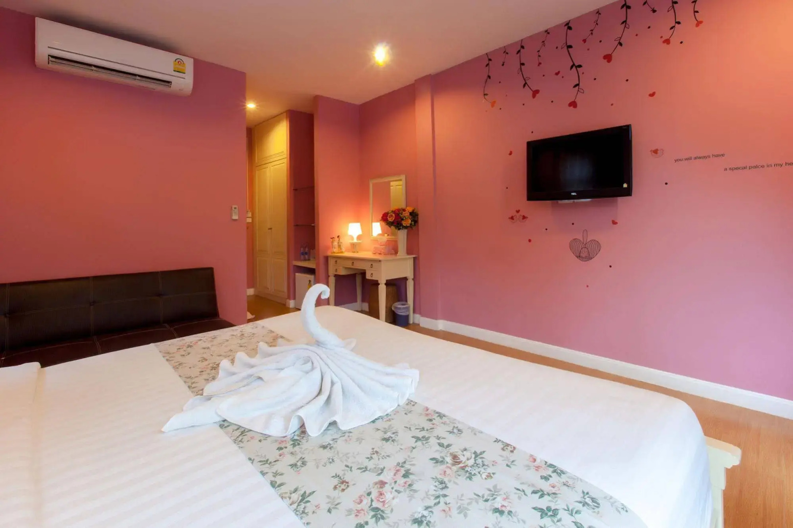 Varee Valley Resort and Restaurant