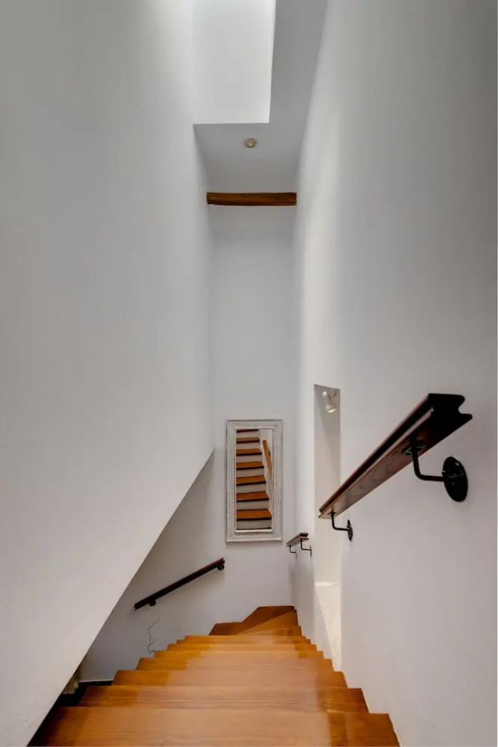 Traditional res next to Acropolis