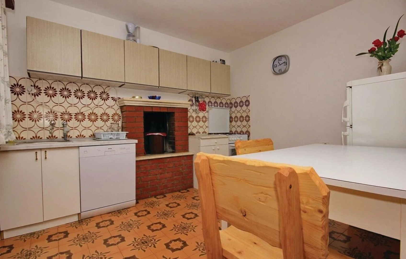 Amazing Home in Prizba With Wifi and 7 Bedrooms