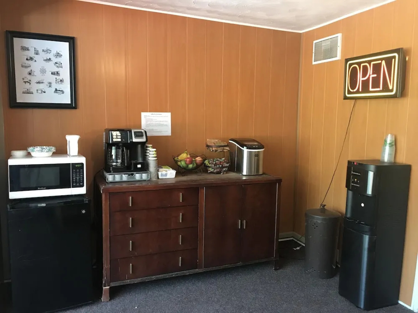 Nightshade Inn & Gardens