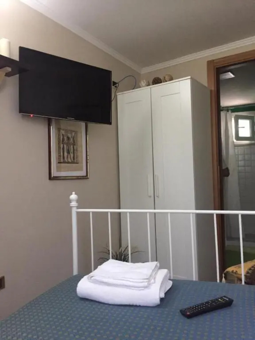 camera con giardino e piscina