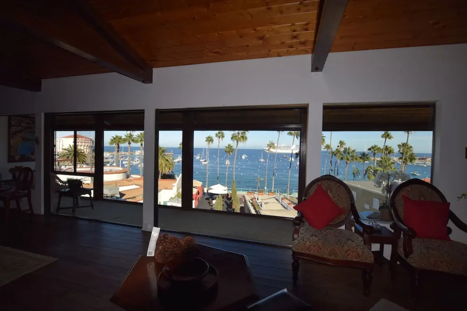 Catalina Courtyard Suites