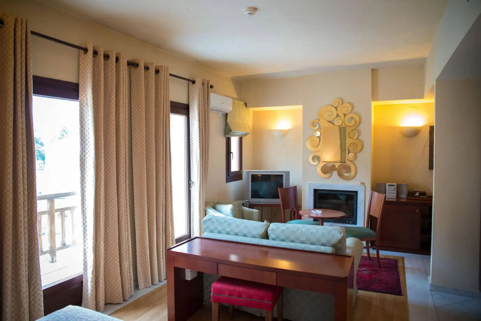 Maritsas Hotel & Suites