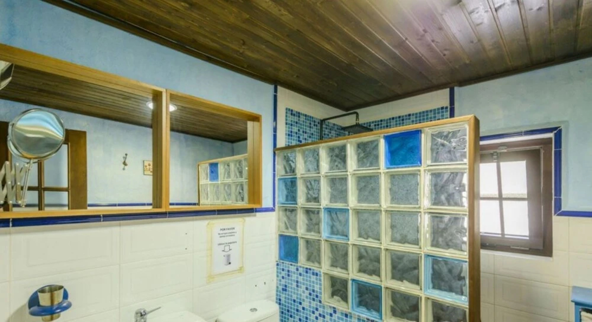 Cadiz 100810 4 Bedroom Holiday home By Mo Rentals