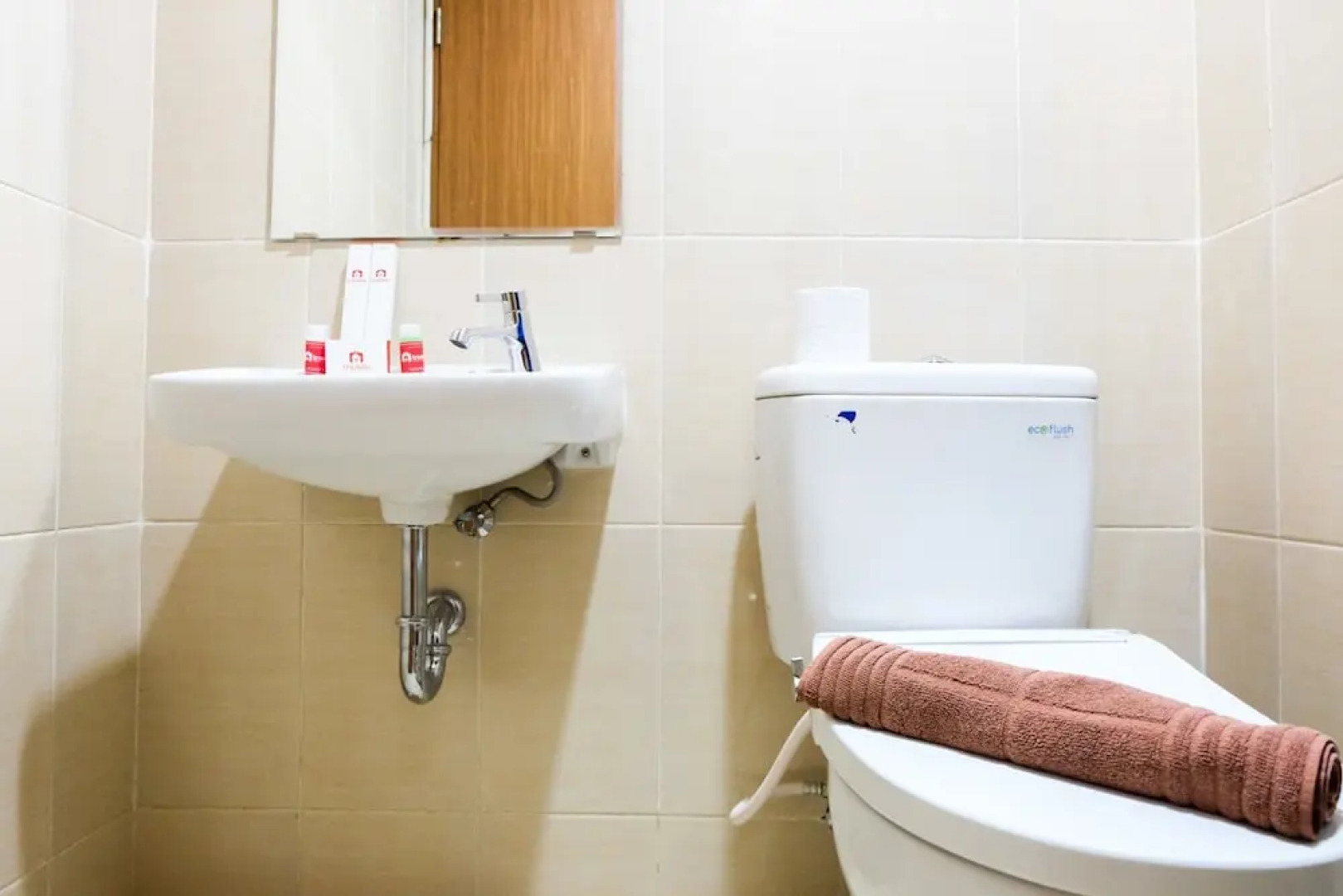 Warm and Homey Studio at The Oasis Cikarang Apartment By Travelio