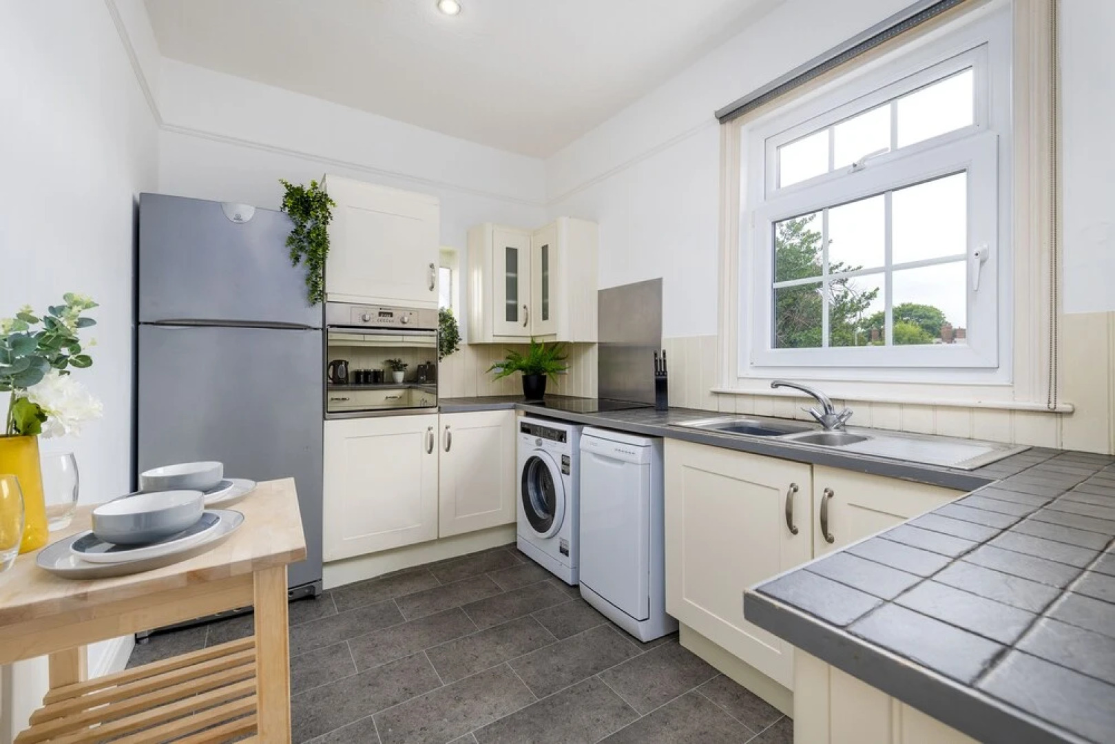 The Lincoln Book Inn