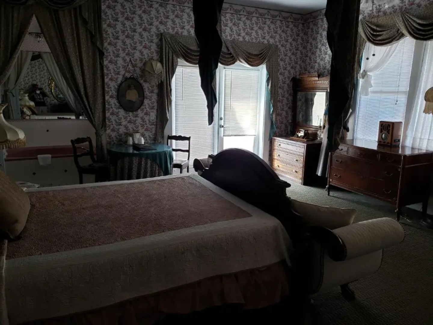 Topaz Motel