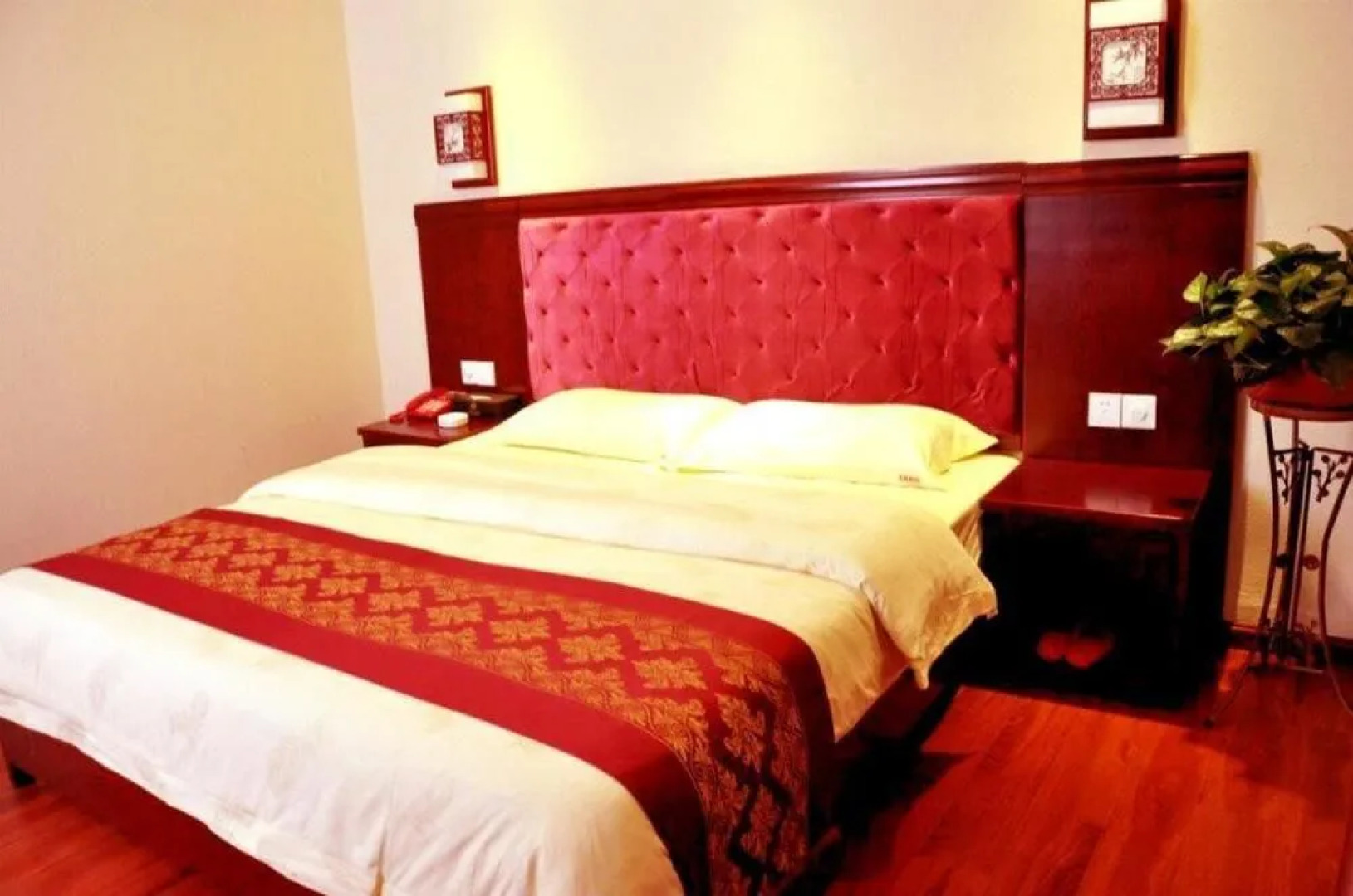 Hechi Bamalongjun House Hotel