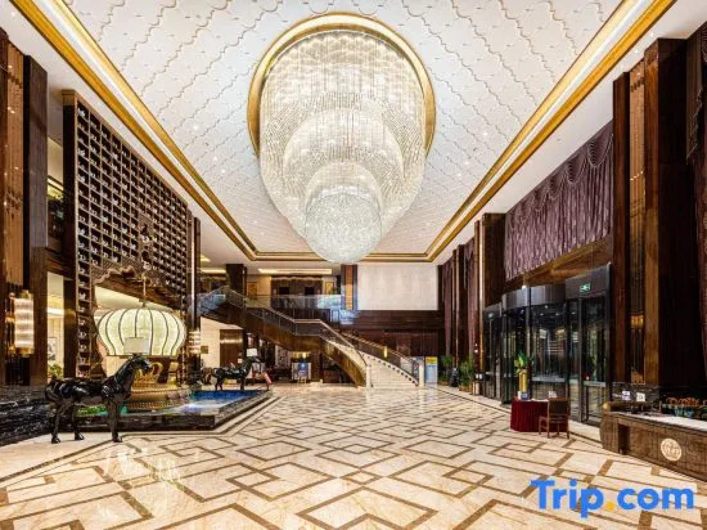 Chengkong Carrey International Hotel (Jingmen Railway Station Jingchu University of Technology)