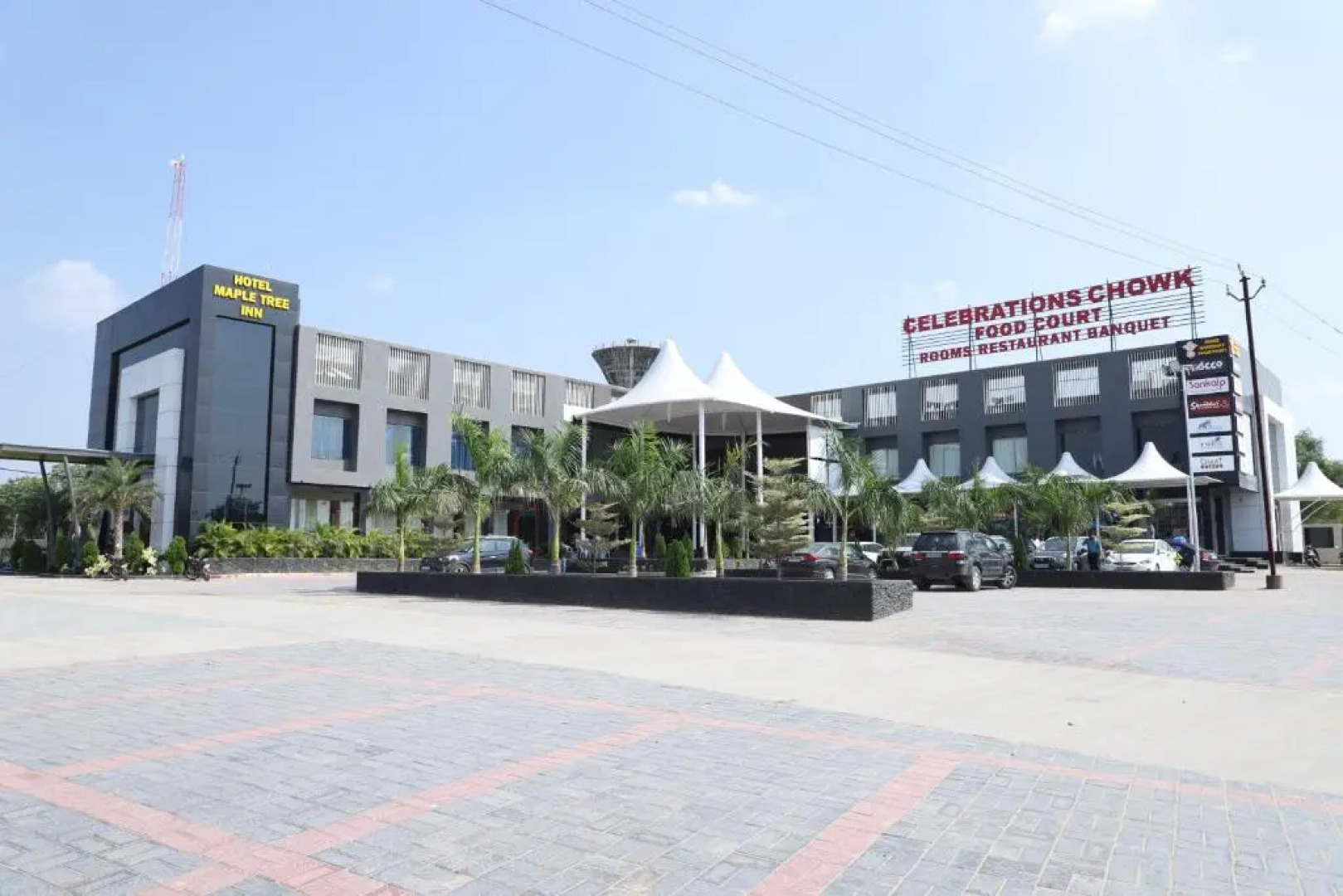 Hotel Maple Tree Inn