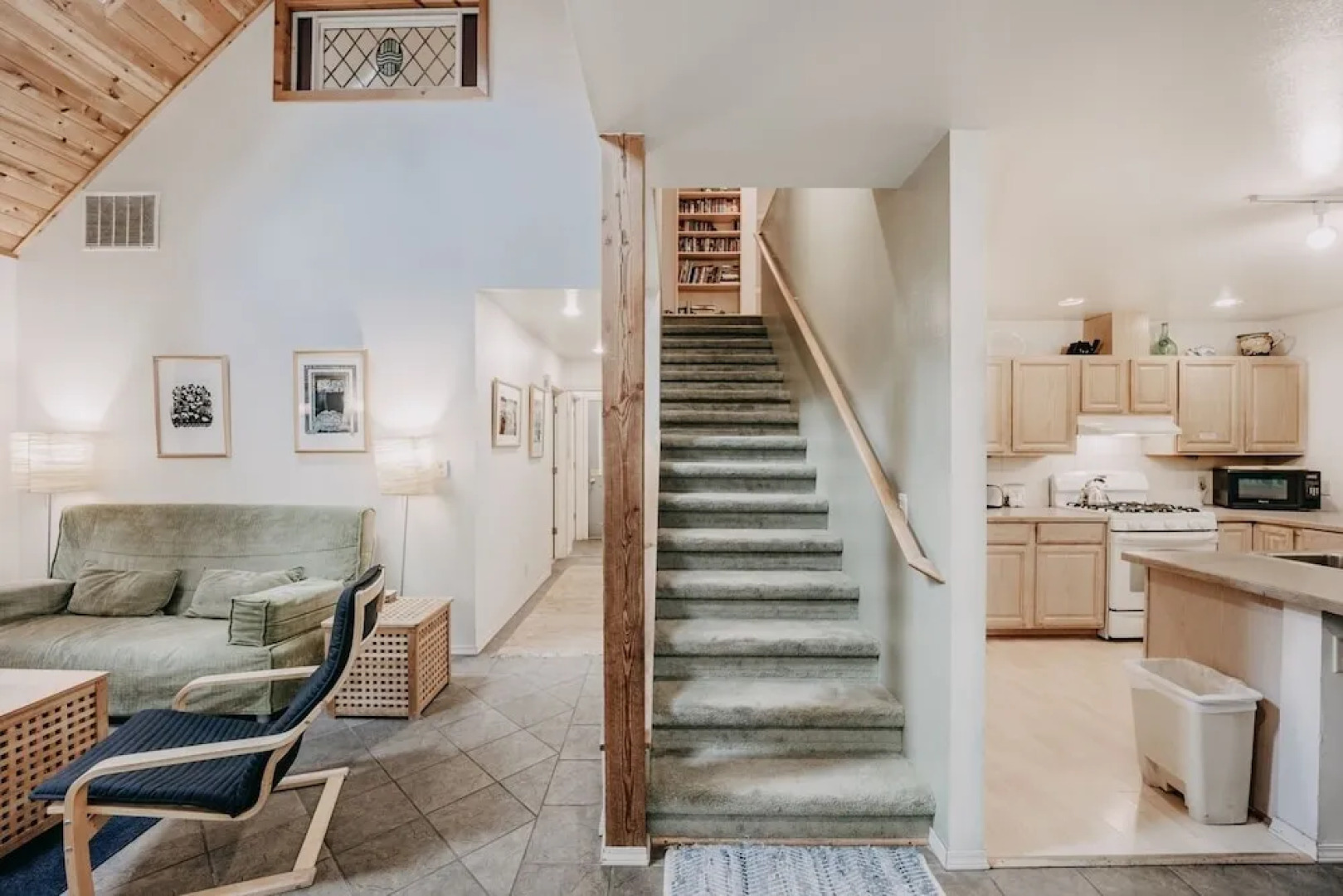 19mbr - Hot Tub - Sauna - Bbq - Pets Ok - Wifi - Sleeps 10 5 Bedroom Home by RedAwning