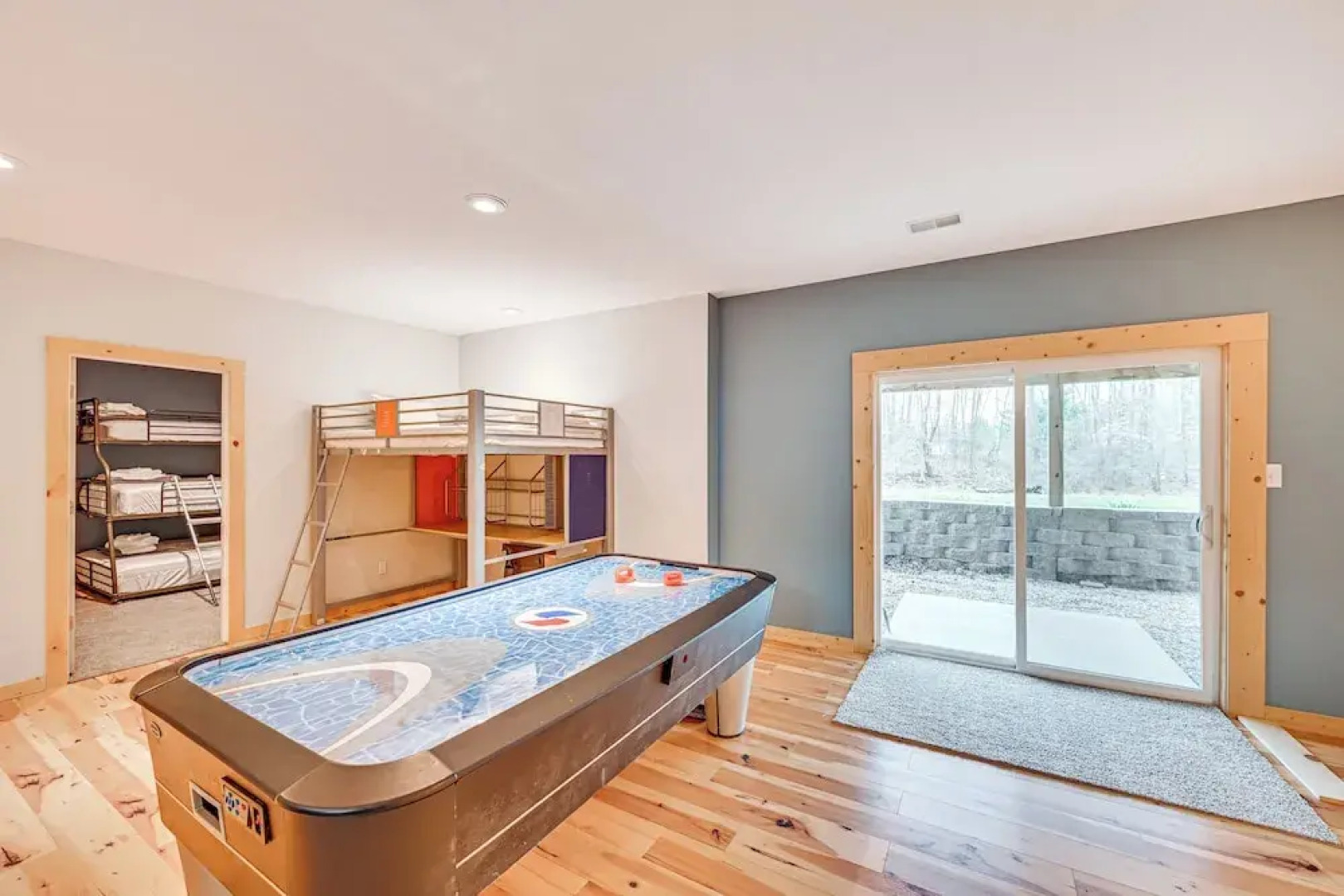 3 Mi to Dtwn: Family-friendly Home in South Haven!